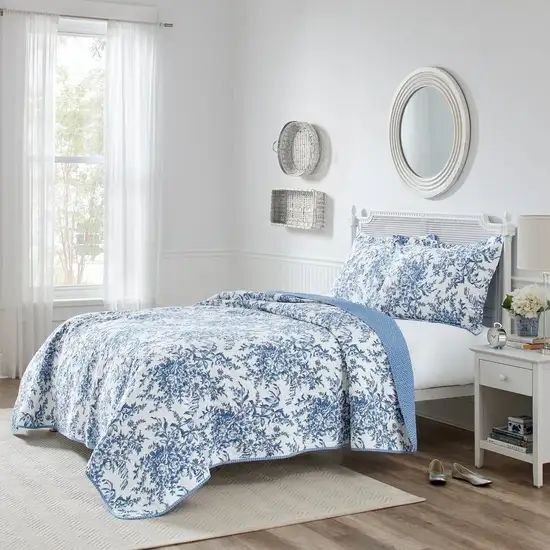 King size 3 Piece Bed-in-a-Bag Reversible Blue White Floral Cotton Quilt Set Photo 2