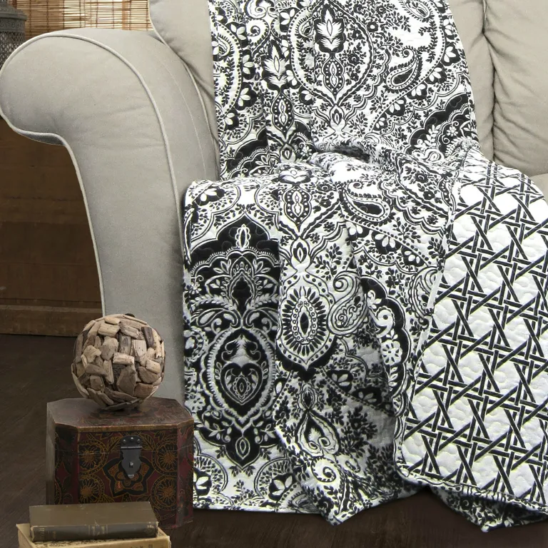 King size 3-Piece Cotton Quilt Set in Black White Paisley Damask Photo 2