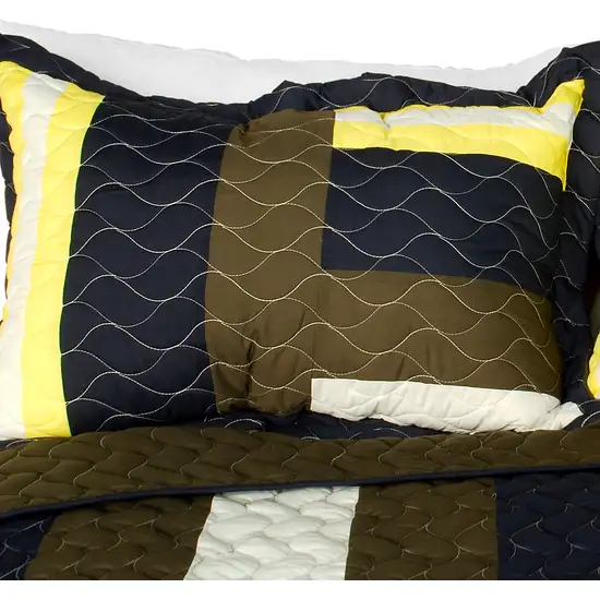 Magic Maze -  3PC Vermicelli-Quilted Patchwork Quilt Set (Full/Queen Size) Photo 2