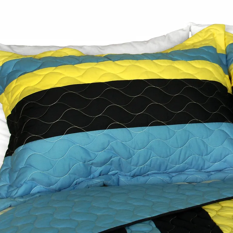 Mountains Echoed - 3PC Vermicelli-Quilted Patchwork Quilt Set (Full/Queen Size) Photo 1