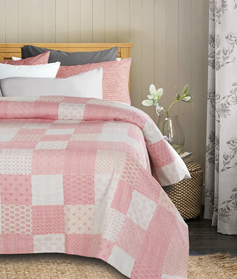 Pink Knitted Cotton Geometric Throw Photo 4