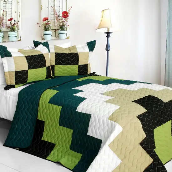 Rising Girl -  Vermicelli-Quilted Patchwork Geometric Quilt Set Full/Queen Photo 1