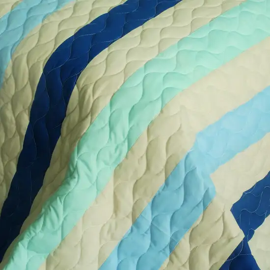 Rising to the Top  -  3PC Vermicelli-Quilted Patchwork Quilt Set (Full/Queen Size) Photo 4