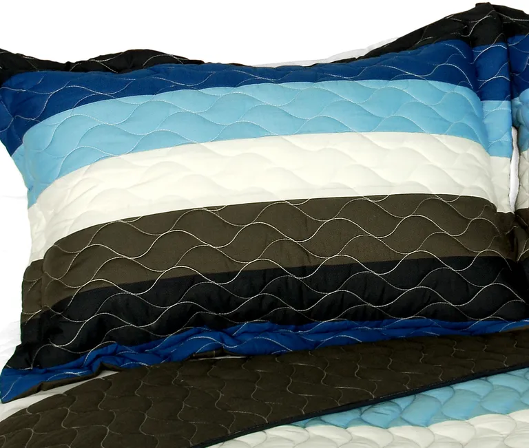 Romantic Town - 3PC Vermicelli-Quilted Patchwork Quilt Set (Full/Queen Size) Photo 1