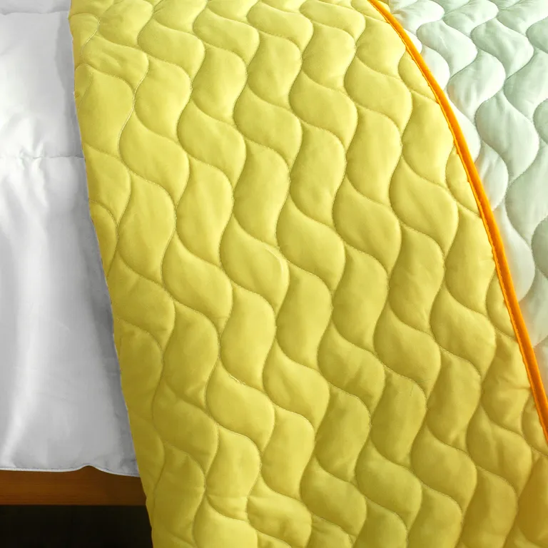 Ruk Sorn Rode - 3PC Vermicelli-Quilted Patchwork Quilt Set (Full/Queen Size) Photo 2