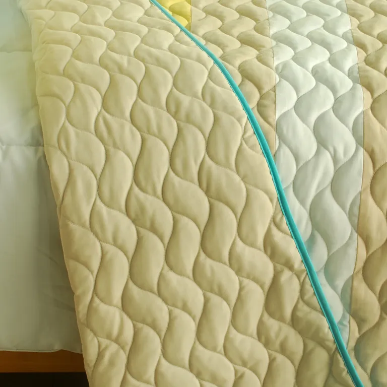 Something Like Wonderful - 3PC Vermicelli-Quilted Patchwork Quilt Set (Full/Queen Size) Photo 3