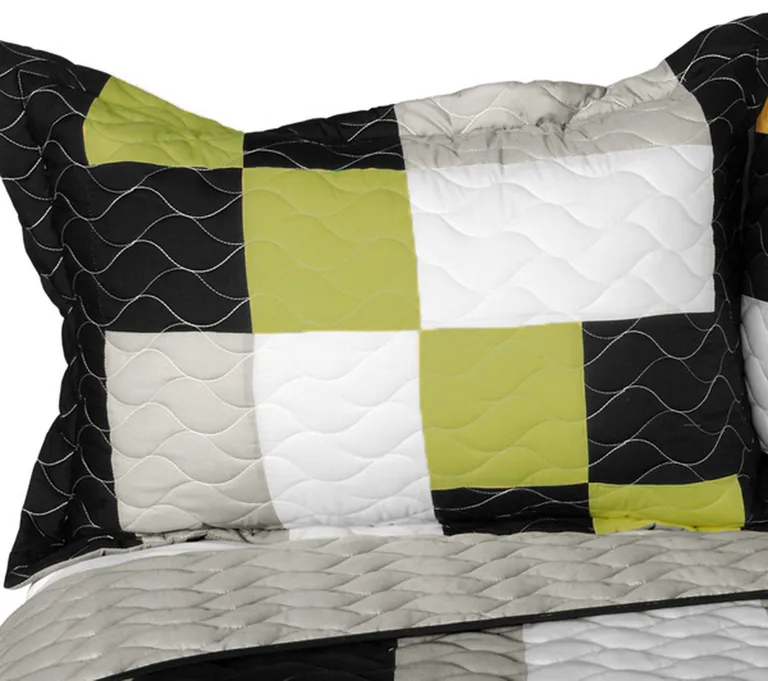 Sunshine City - 3PC Vermicelli-Quilted Patchwork Quilt Set (Full/Queen Size) Photo 2