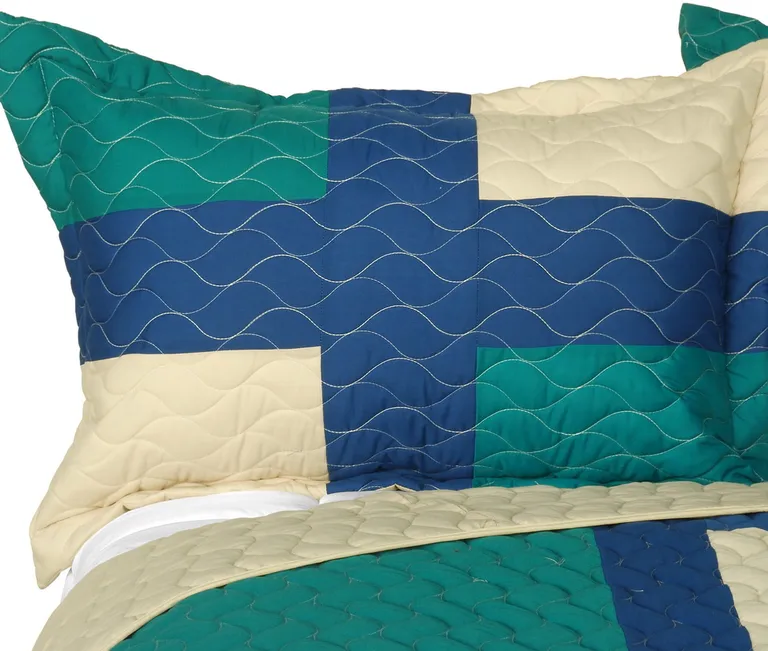 Traveling Light - 3PC Vermicelli-Quilted Patchwork Quilt Set (Full/Queen Size) Photo 2
