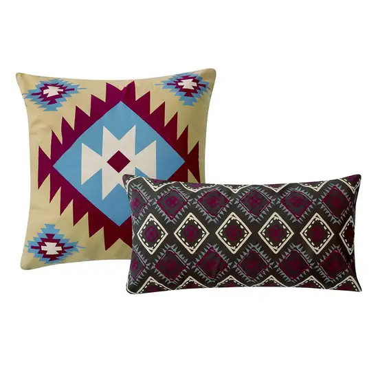 Tribal Print Full Quilt Set with Decorative Pillows Photo 3