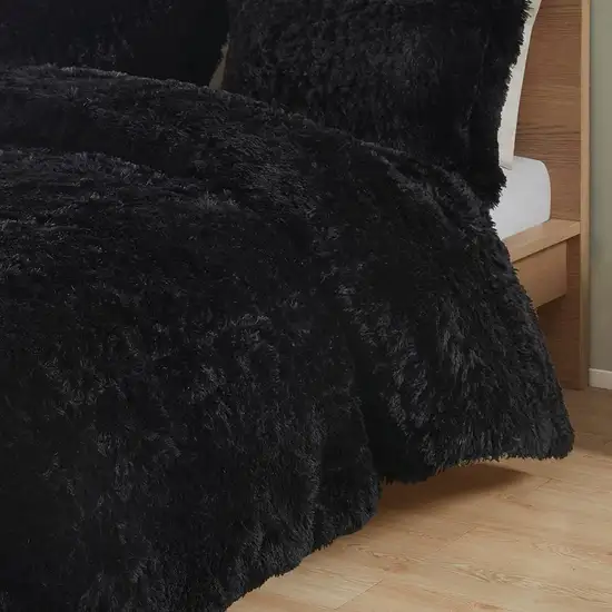 Twin/Twin XL Black Soft Sherpa Faux Fur 2-Piece Comforter Set with Shams Photo 1