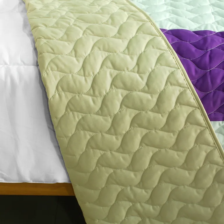 Waves Of Rays - 3PC Vermicelli-Quilted Patchwork Quilt Set (Full/Queen Size) Photo 3