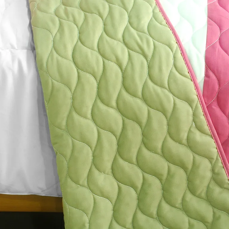 Wonderland Secret - 3PC Vermicelli-Quilted Patchwork Quilt Set (Full/Queen Size) Photo 2